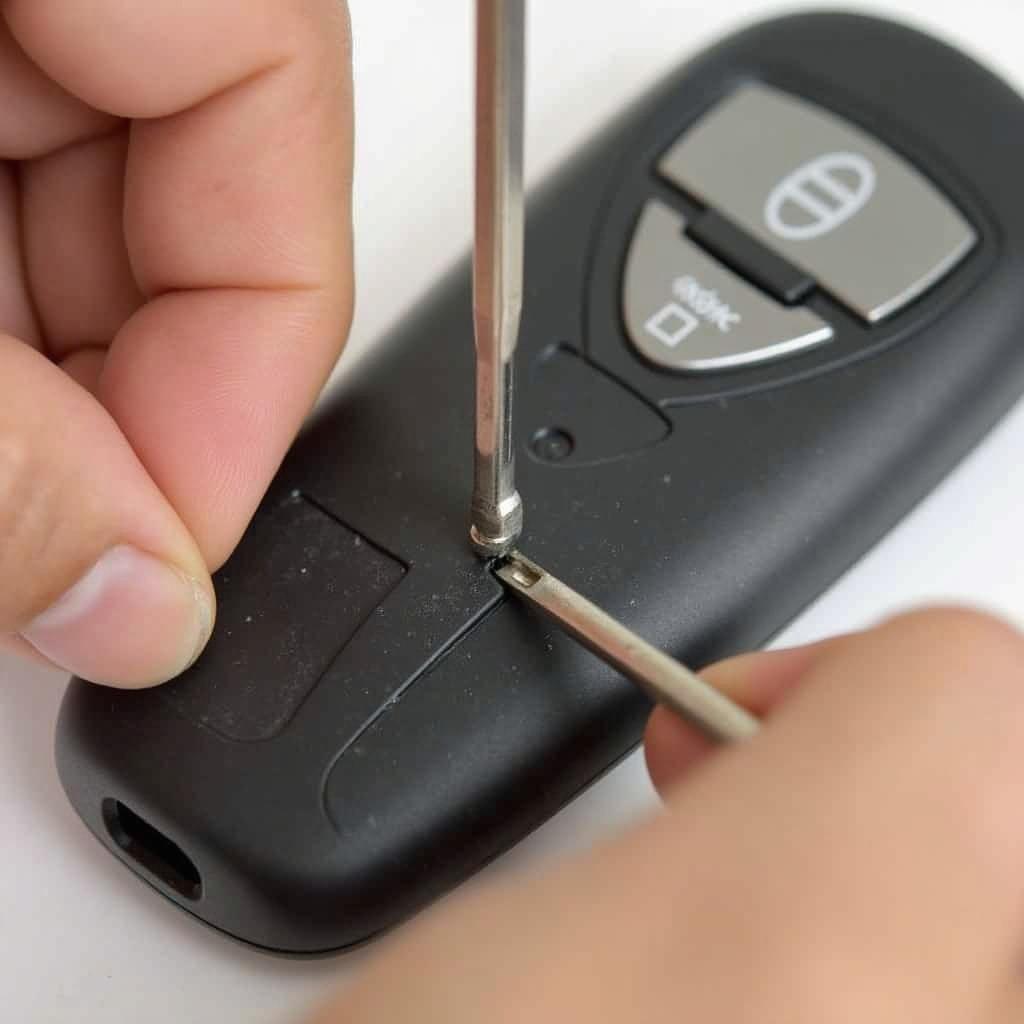 Opening a Hyundai Elantra key fob