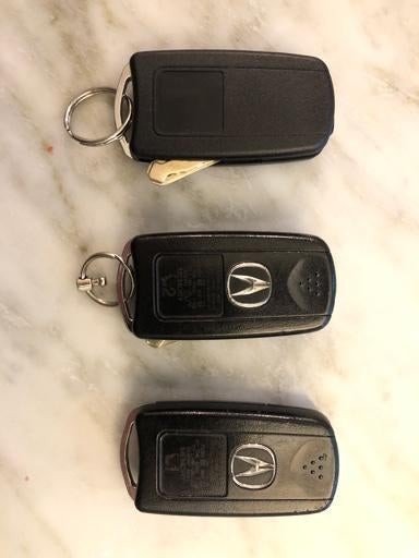 Opening a 2007 Acura MDX key fob to access the battery compartment