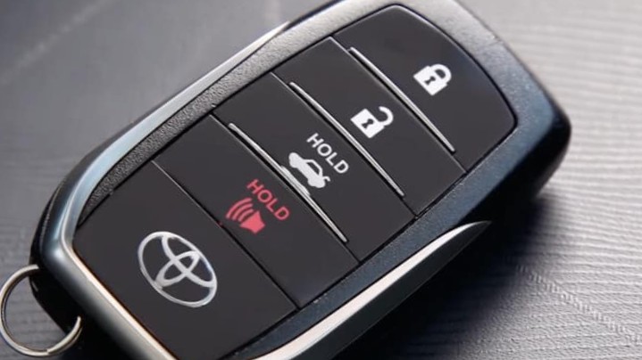 Toyota key fob and tools for battery replacement