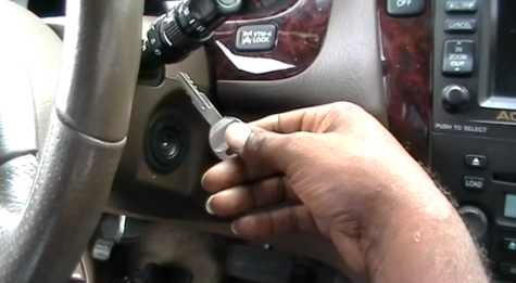 Inserting the Acura TL key into the ignition to start key fob programming